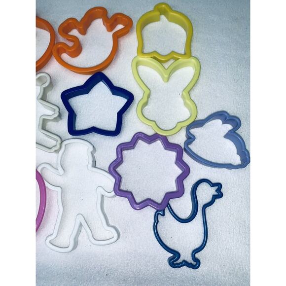 Vtg Lot 15 Cookie Cutters Silhouette Med to Lg Holidays Easter Butterfly Ghost - Picture 2 of 7